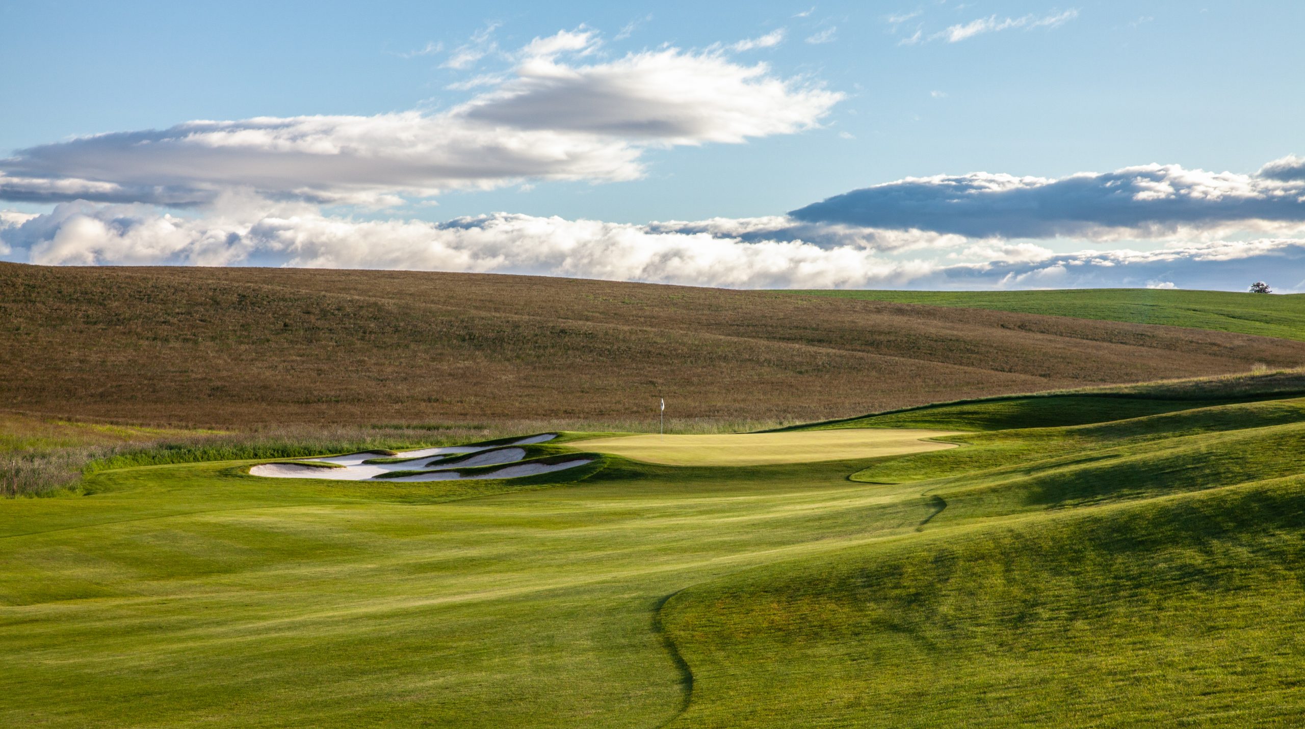 Circling Raven 11th green nested in the Palouse geographic region of northern Idaho